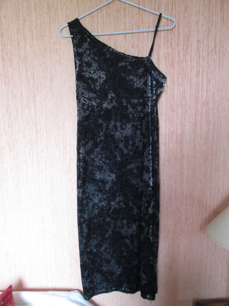 Robe � bretelle noire reflets argent�s 10 Herblay (95)