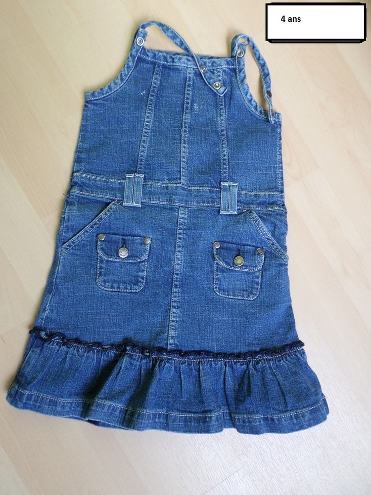 Robe � bretelle 4 ans
tr�s bon �tat 4 Dinan (22)
