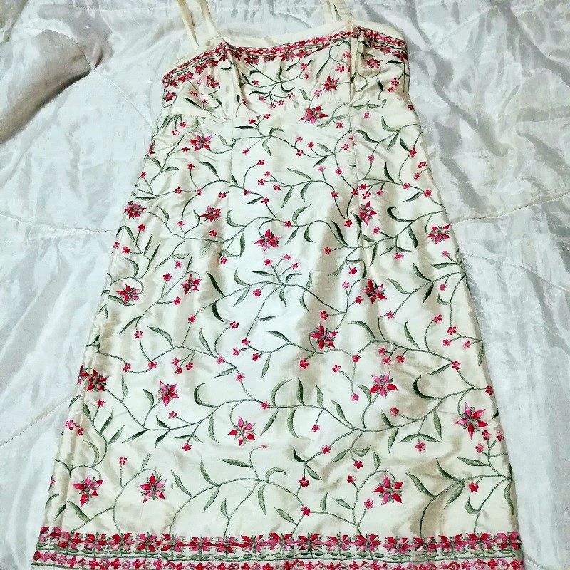 robe brod�e en soie RENE DERHY 
0 Brizambourg (17)