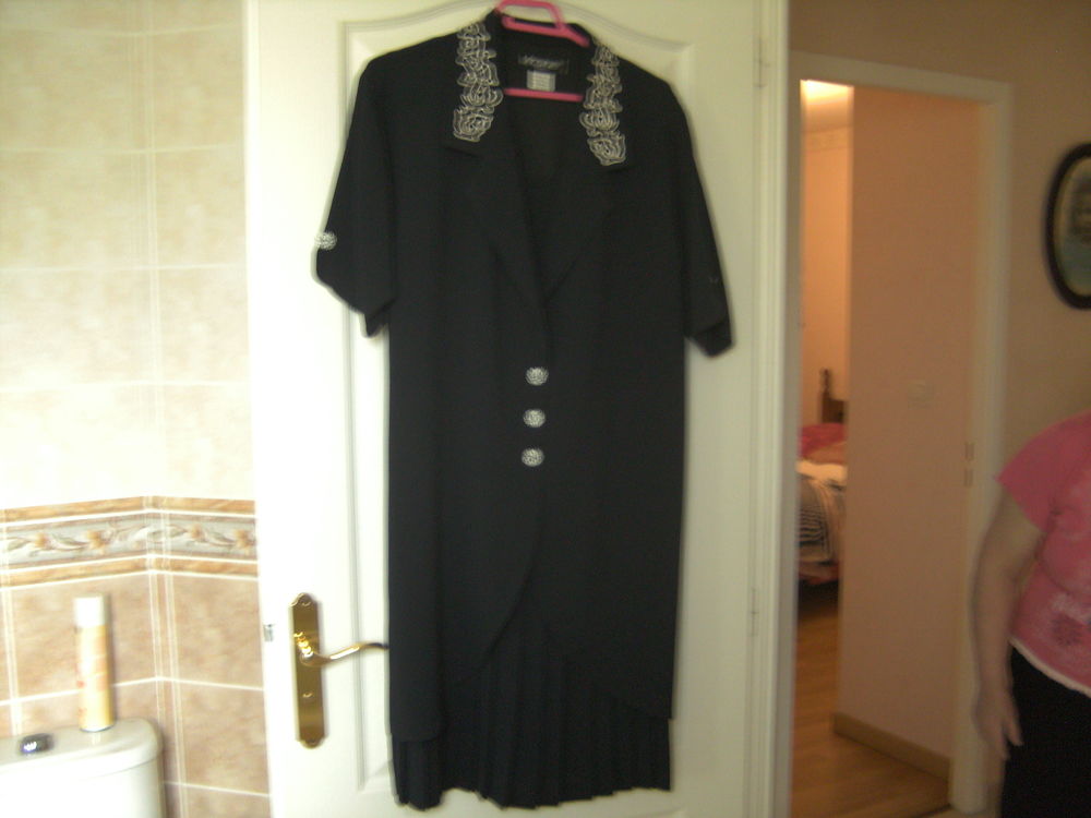 robe c�r�monie 50 Aouste-sur-Sye (26)