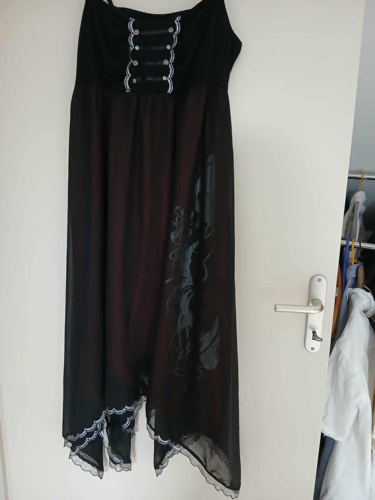  Robe Clara Vitti noire dragon doubl�e de satin rouge N�1416 10 Beaune (21)