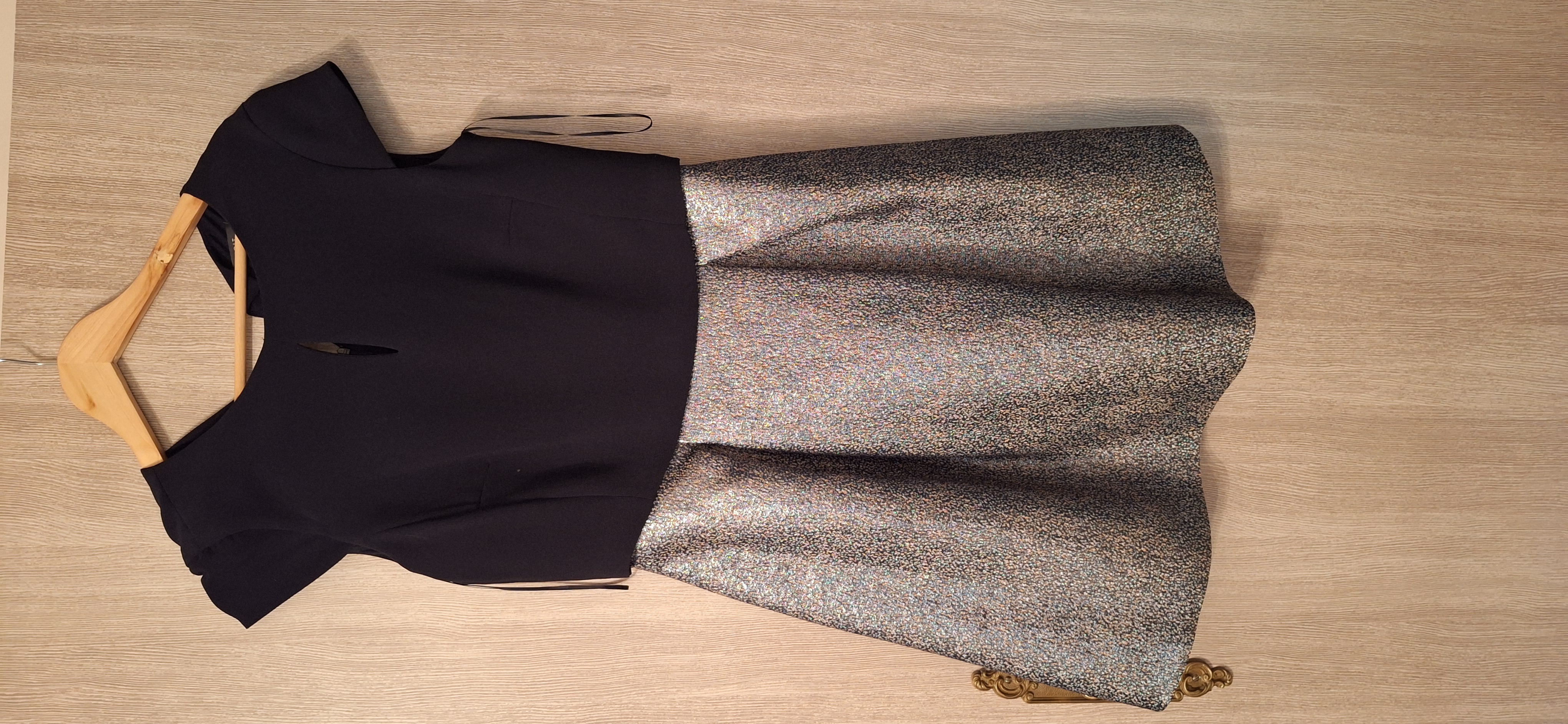 Robe coctail dor�e et noire 45 Grand-Charmont (25)