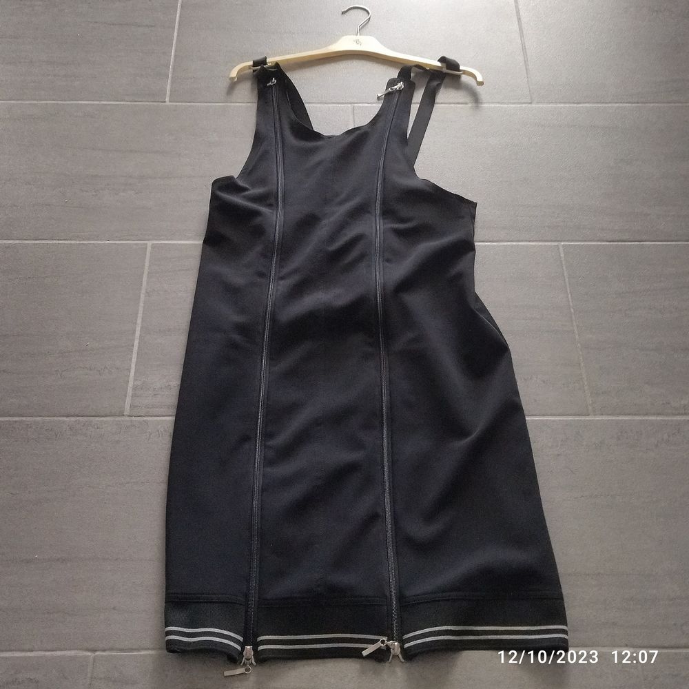 Robe courte bretelles zipp�e 10 Ostricourt (59)