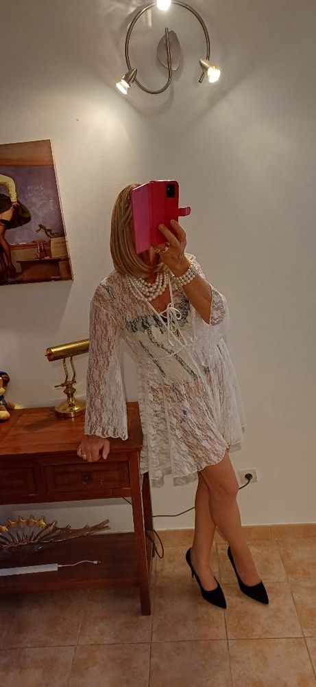 robe en dentelle blanche  sexy neuve  ref 642 / 0681
14 La Seyne-sur-Mer (83)