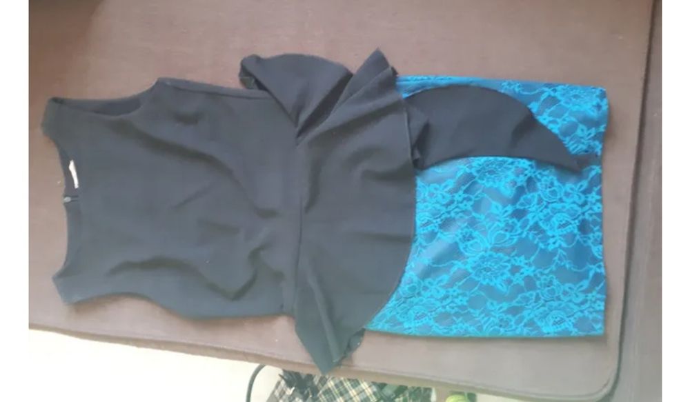 Robe dentelle bleue et noire 18 Chelles (77)