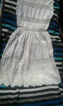 robe dentelle brod�e main 750 Hy�res (83)