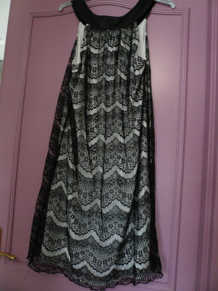 Robe en dentelle noire T 40 10 Franqueville-Saint-Pierre (76)