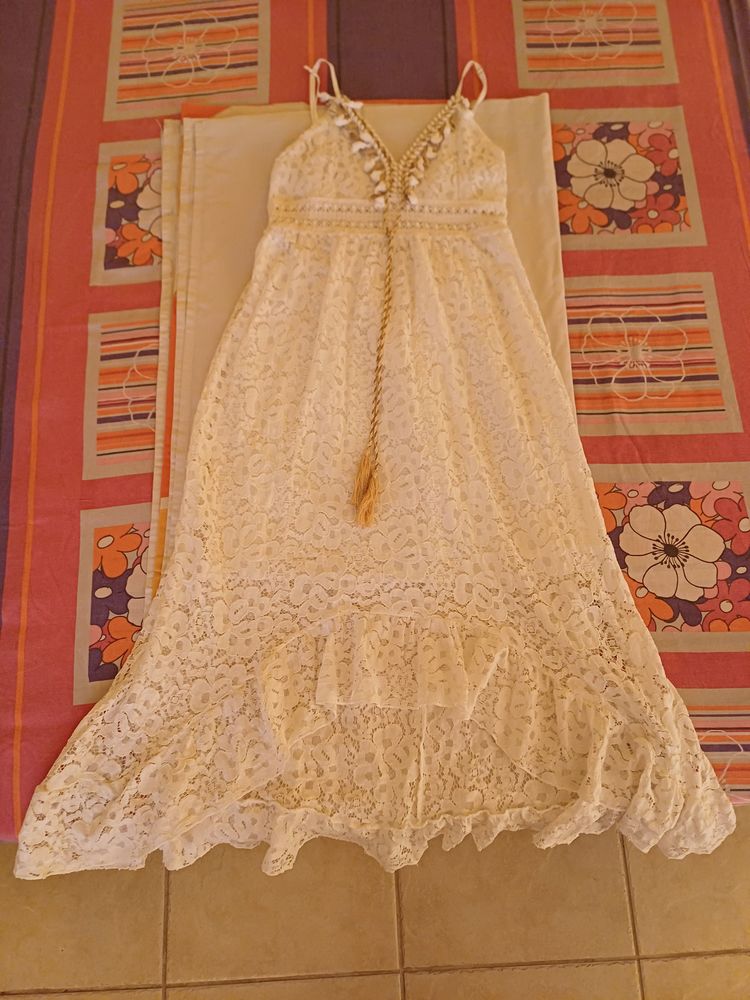 Robe dentelles � bretelles 15 Bois de N�fles Saint Paul (97)