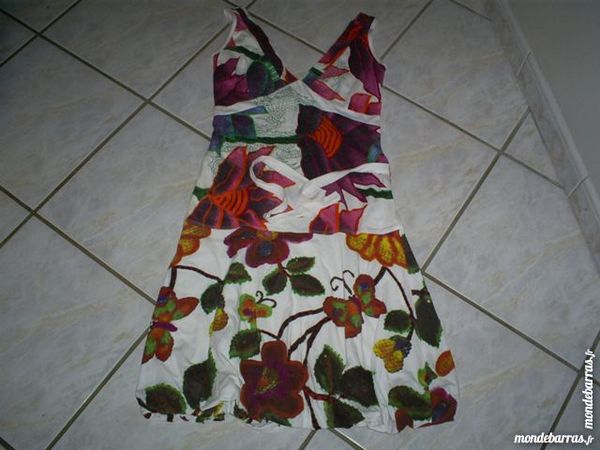 Robe DESIGUAL Taille S ou 38 30 Geneuille (25)