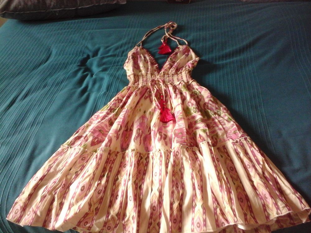 Robe doubl�e dans les tons de rose. Taille unique. 15 Menton (06)