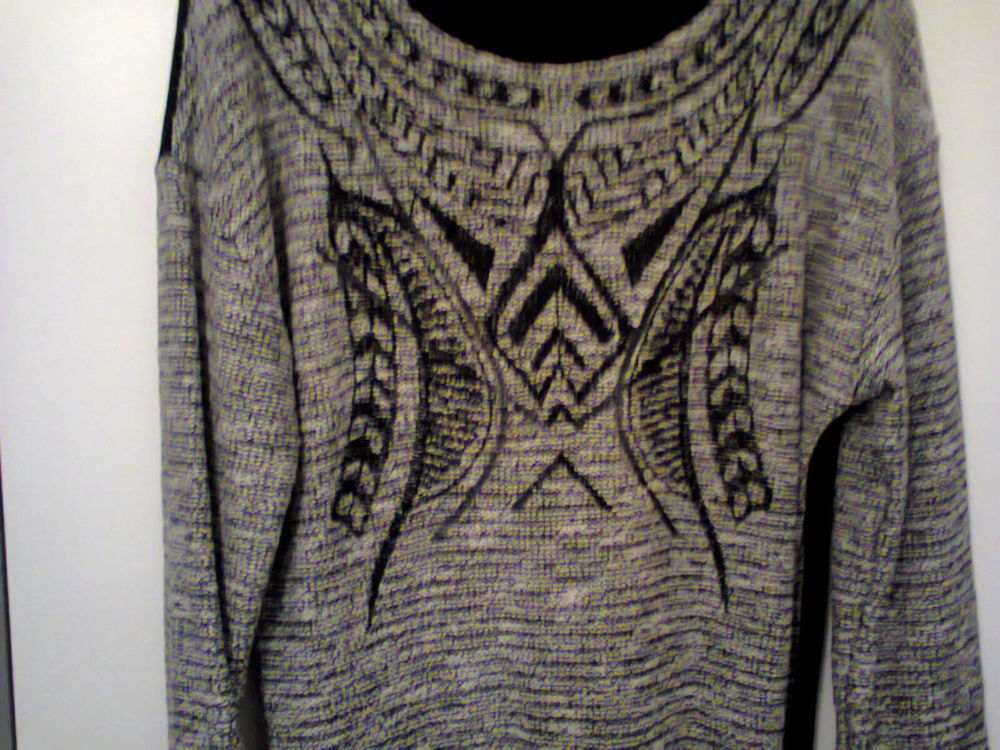 ROBE DROITE GRIS CLAIR A MOTIFS NOIR DEVANT. 15 Pierre-B�nite (69)