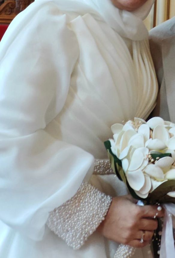 Robe �l�gante et Raffin�e - Parfait de Chic et detail
600 Coubron (93)