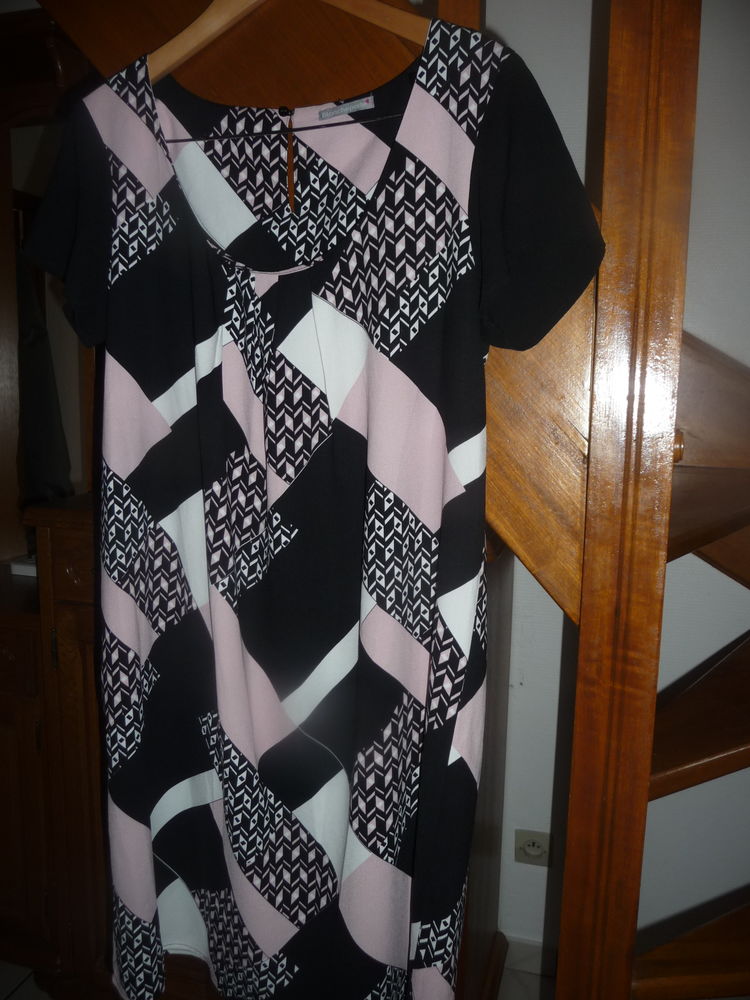 Robe femme taille 44 Tr�s bon �tat 15 Saint-Amand-les-Eaux (59)