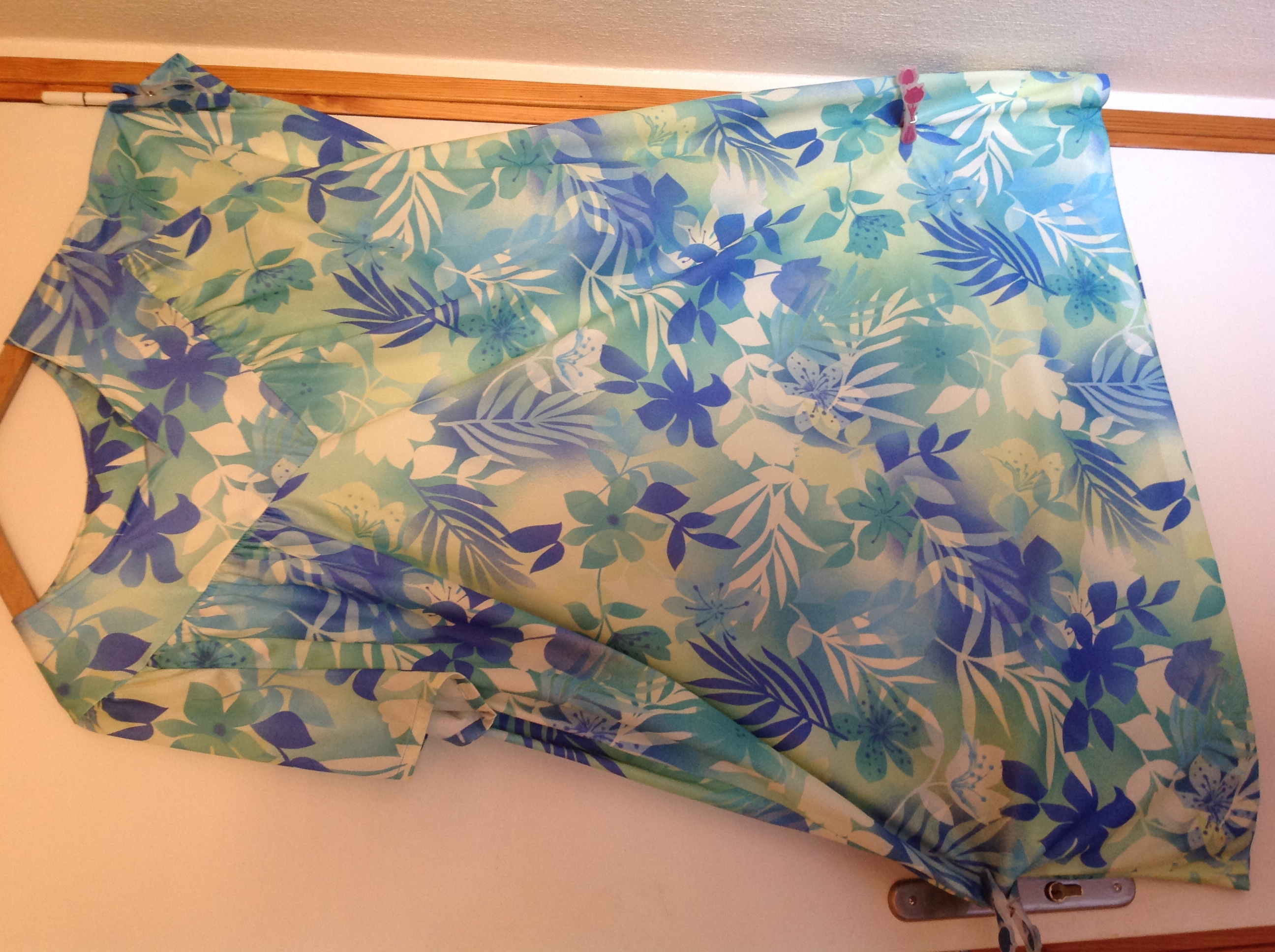 ROBE � FLEURS BLANC BLEU GRANDE TAILLE Envoi Possible
15 Tr�gunc (29)