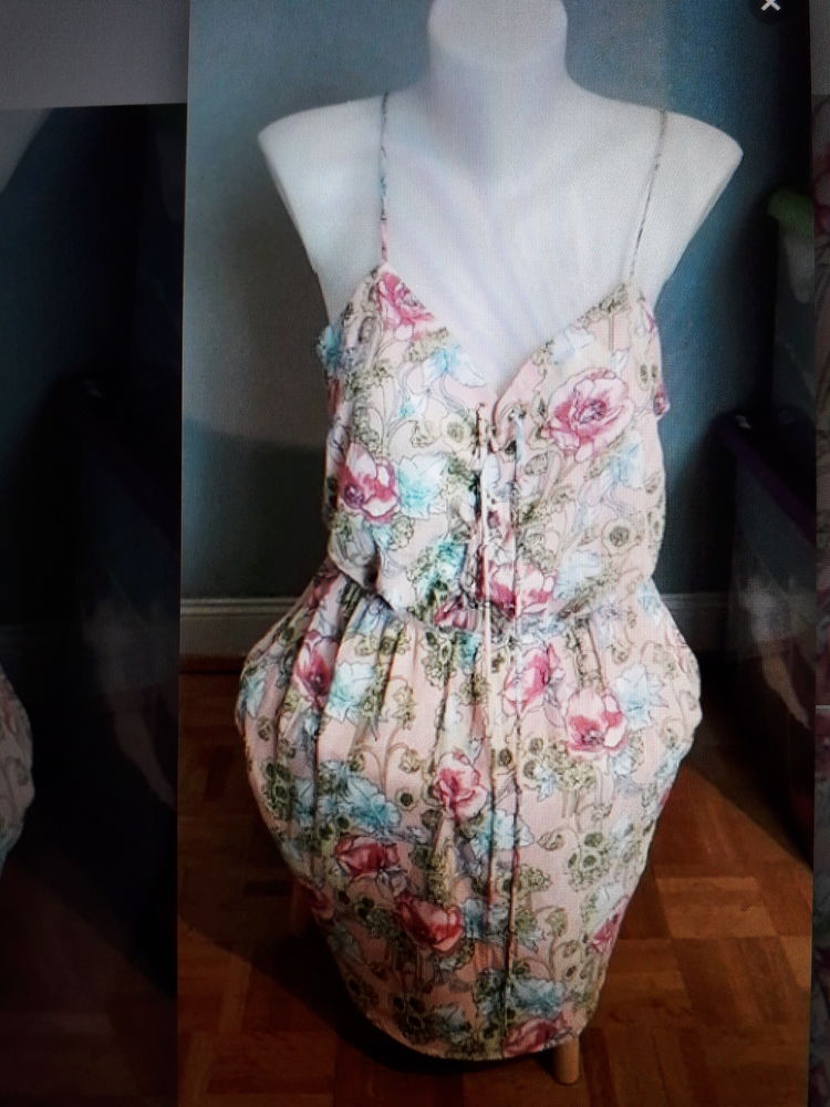 Robe � fleurs 12 Saint-Nazaire (44)