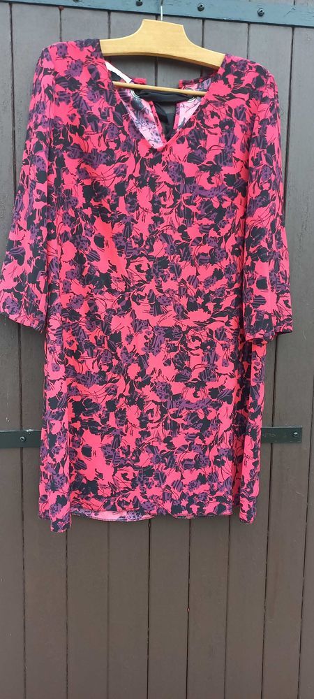 robe fuschia/noire 7 Ch�teau-Gontier (53)