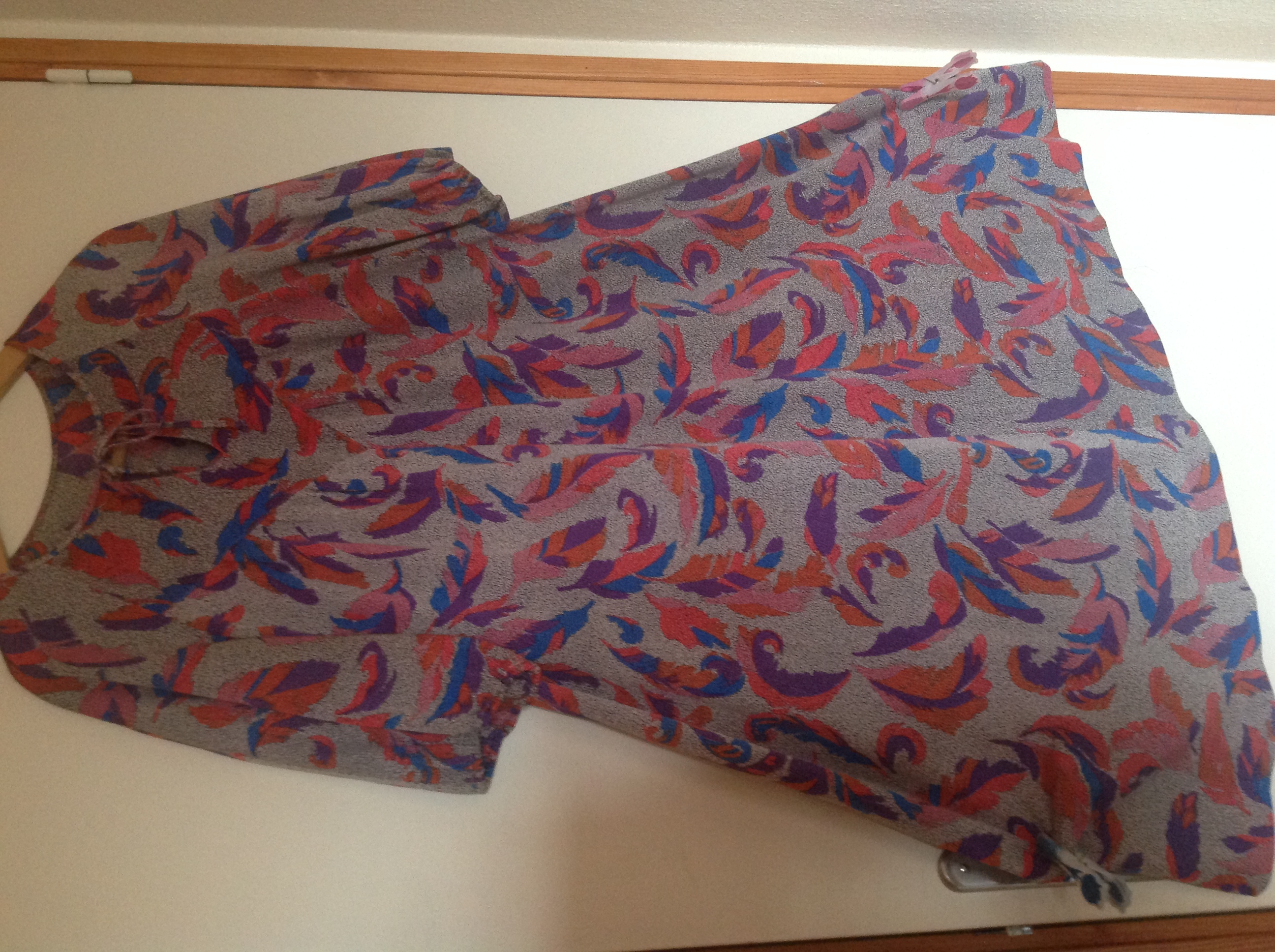 ROBE GRANDE TAILLE � MOTIF DE PLUMES Envoi Possible
15 Tr�gunc (29)