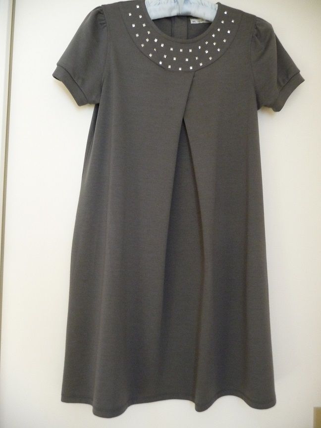 Robe grise encolure motifs argent�s taille 36 20 Celles-sur-Belle (79)