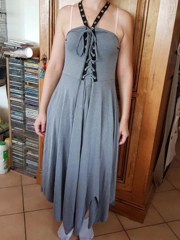 Robe grise longue en coton bretelles qui se croisent dans le 17 Viriat (01)