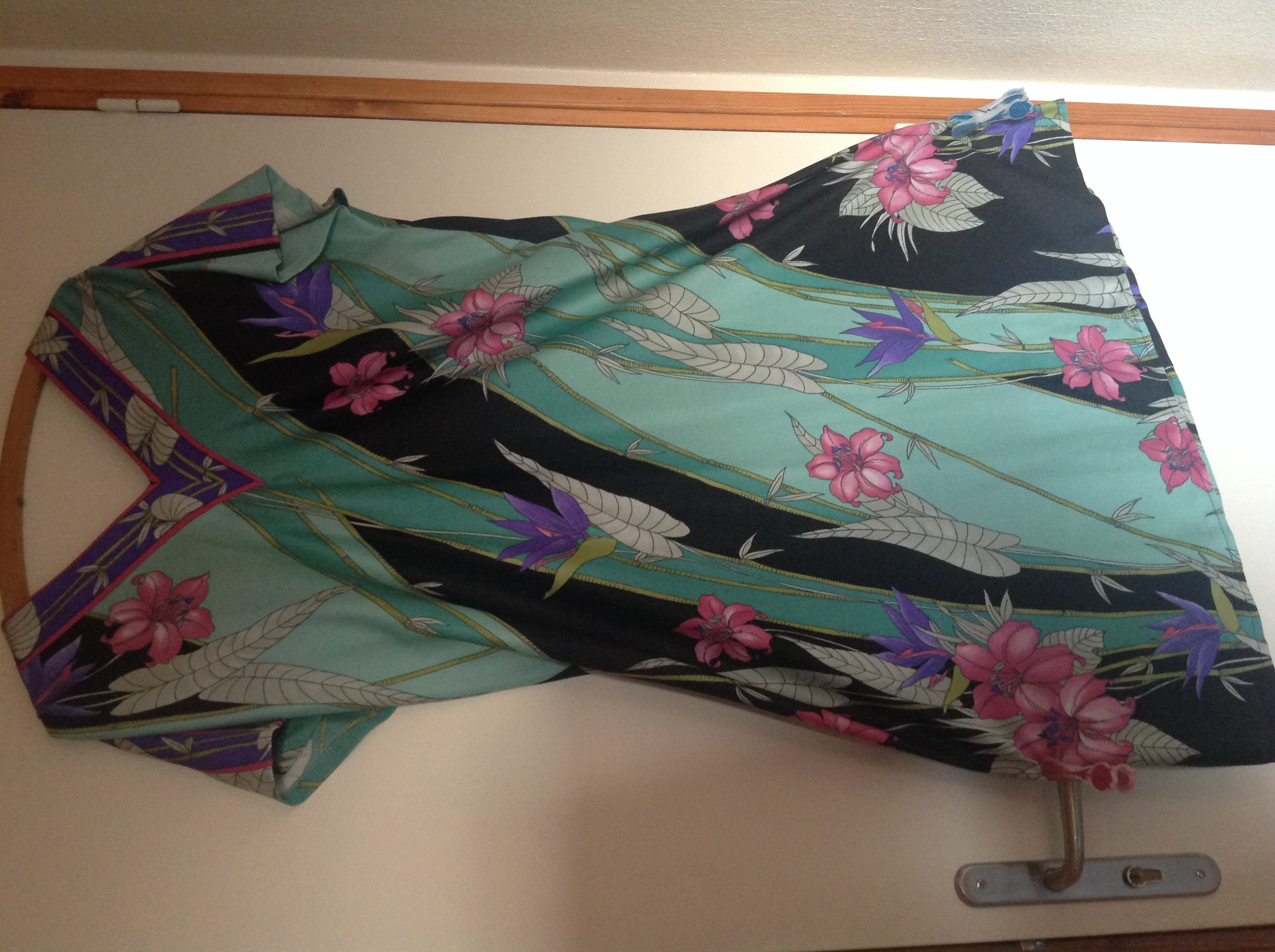 ROBE AUX HIBISCUS GRANDE TAILLE Envoi Possible
15 Tr�gunc (29)