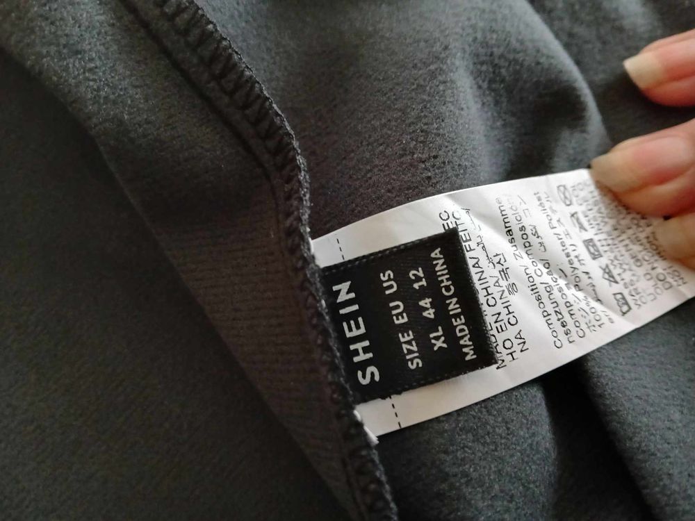 robe imitation cuir noir plus blouse orange 30 Le Puy-Notre-Dame (49)