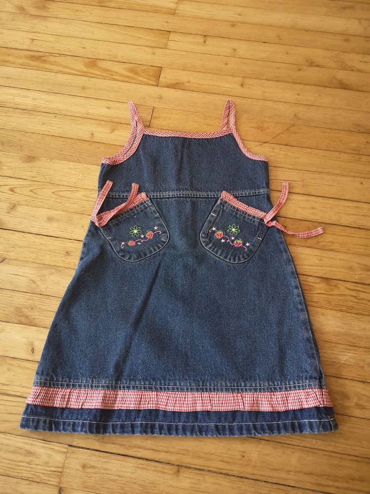 F 13 (24) - 6 ans - Robe jean  Vynil Fraise  2 Paris 13 (75)