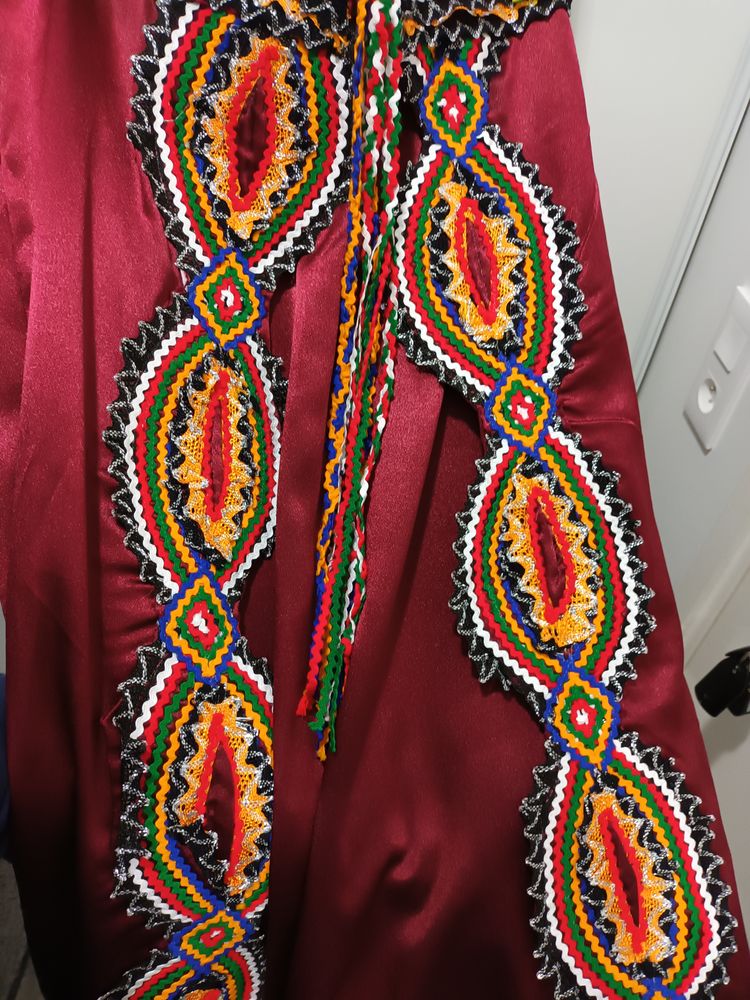 Robe Kabyle moderne tr�s classe + lfoudha pour soir�emariage 150 Bezons (95)