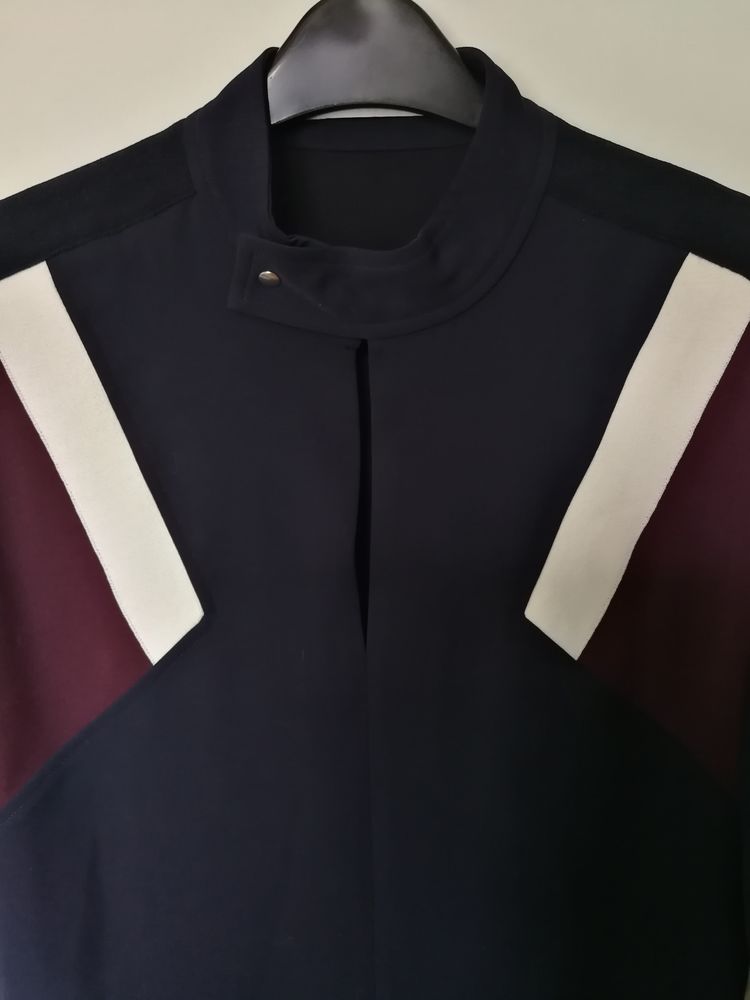 Robe Lacoste Bleue 45 Saint-�tienne-les-Orgues (04)