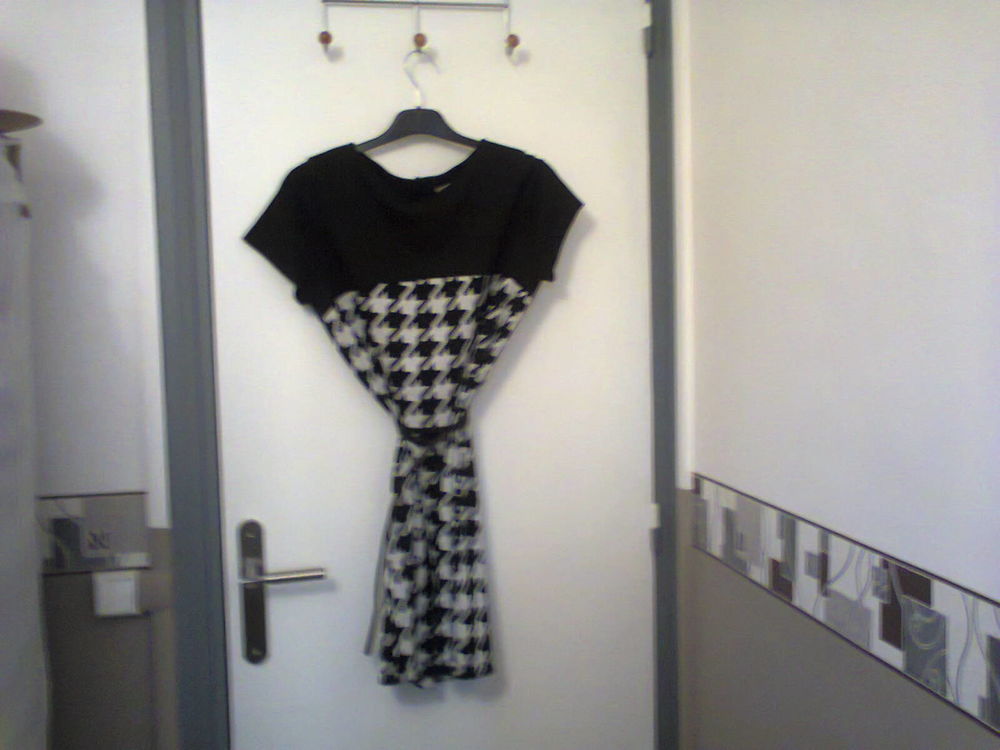 robe en lainage motif damier taille 4 . 15 Pierre-B�nite (69)
