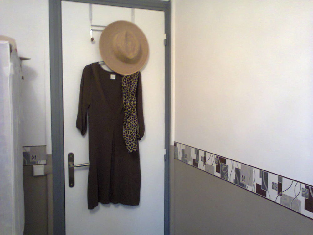 ROBE EN LAINE COULEUR CHOCOLAT. 15 Pierre-B�nite (69)