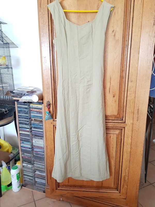 Robe longue neuve dos nu couleur ficelle faite par un stylis 17 Viriat (01)