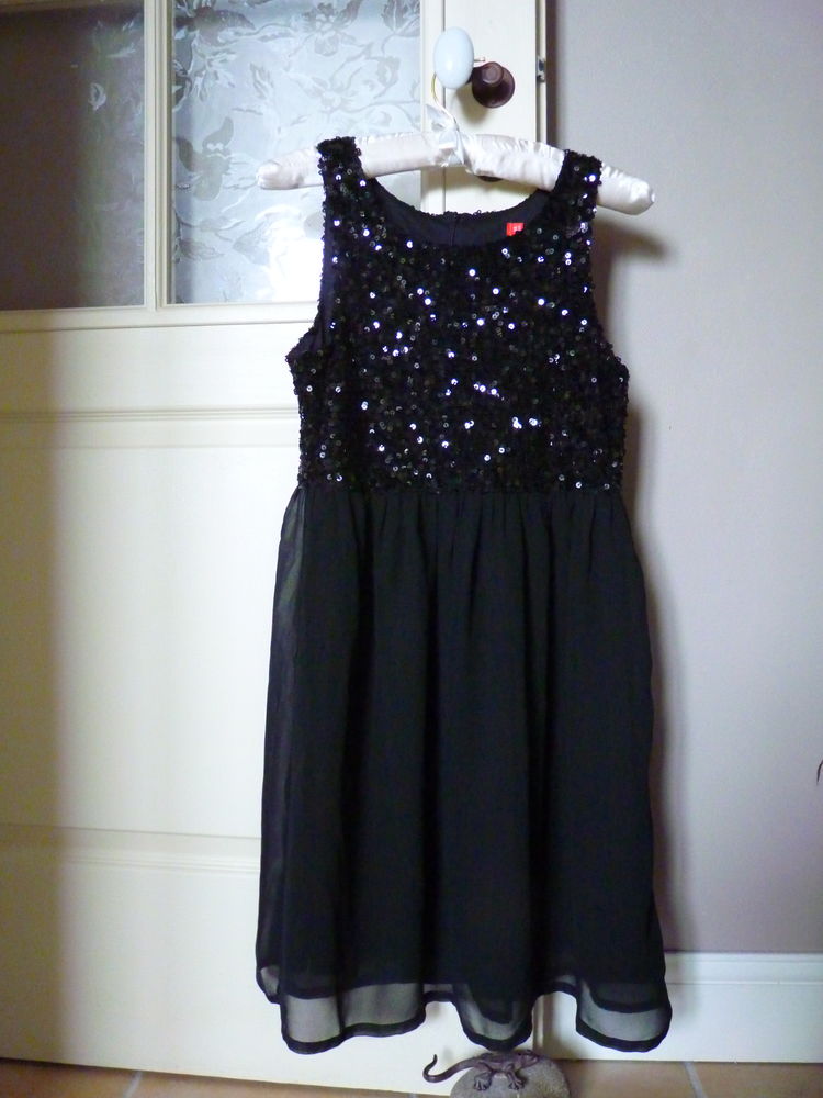 robe noire chateau