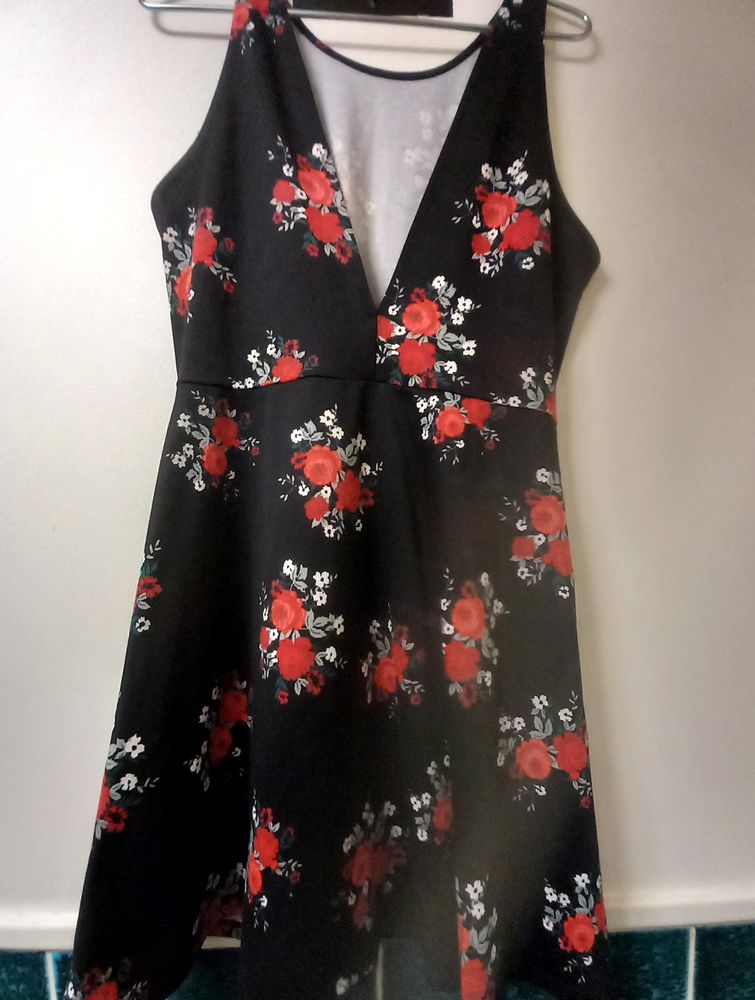 Robe mi longue Noire rose rouge M L 10 Paris 12 (75)