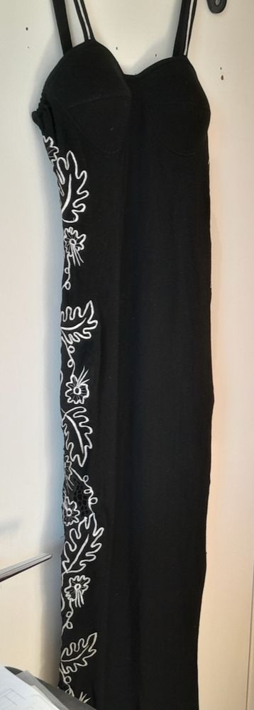 Robe longue noire moulante 15 L�zignan-Corbi�res (11)