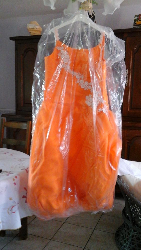 Robe   longue   orange 60 Bess�-sur-Braye (72)