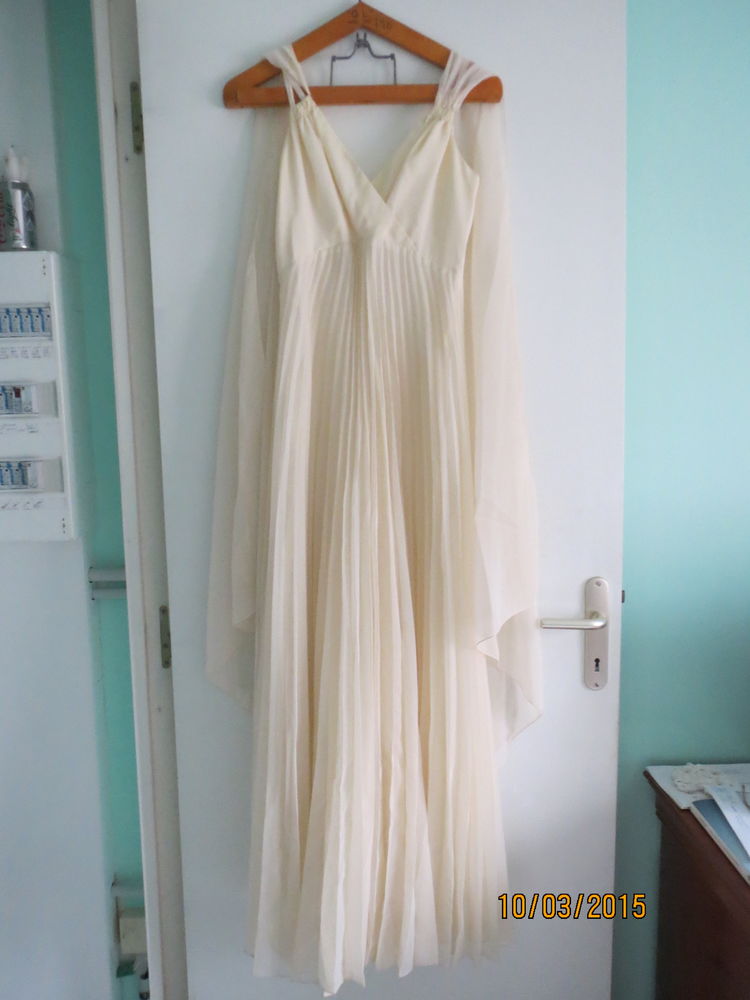 robe longue pliss�e ave c son foulard 6 Louvern� (53)