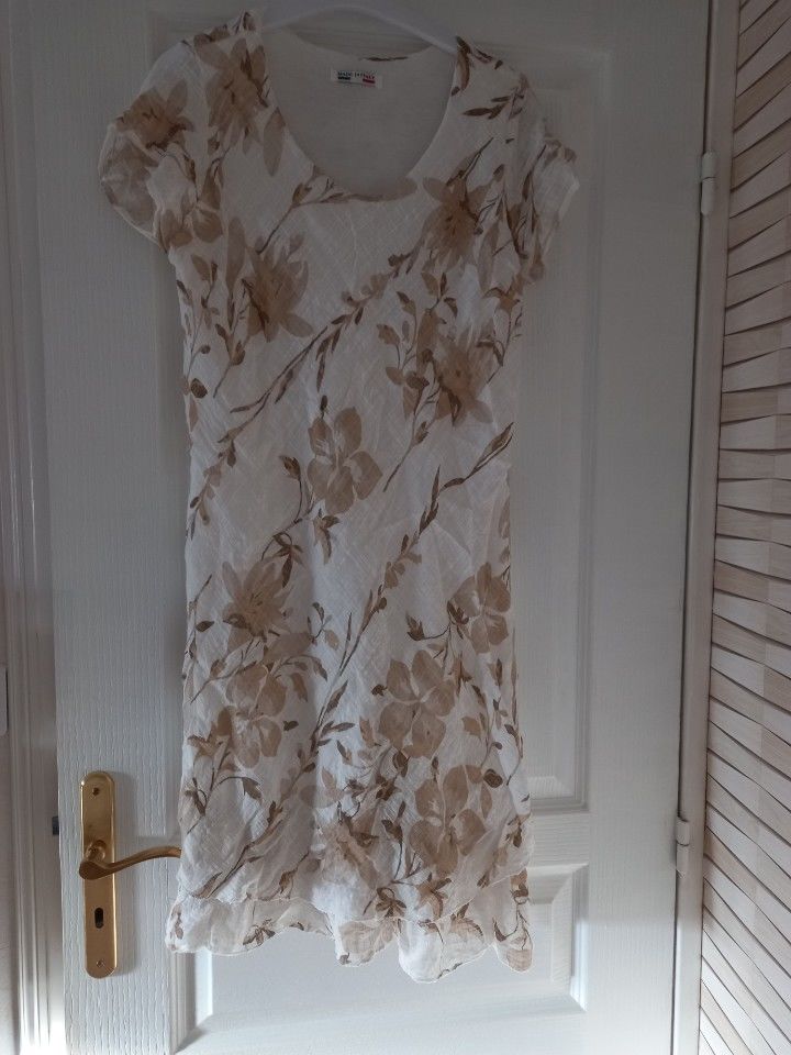 Robe manches courtes blanche taille 40 ? 42 5 Villiers (86)