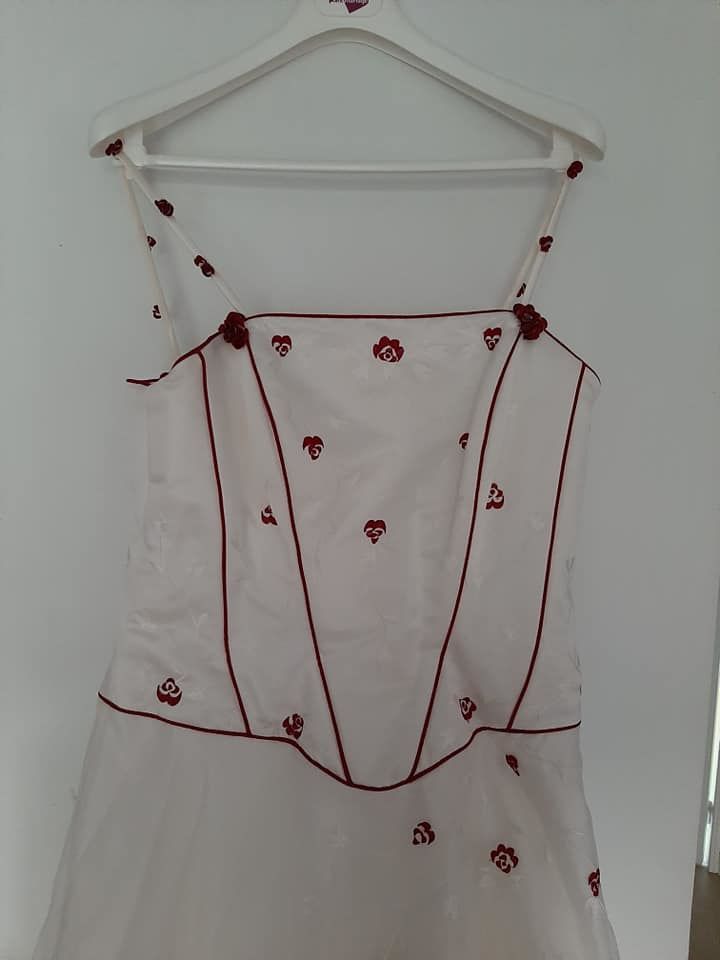 Robe de mari�e accessoires et chaussure 800 Sainte-Luce-sur-Loire (44)