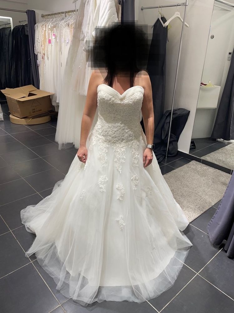 Robe de mari�e avec son jupon 750 Saint-Savournin (13)