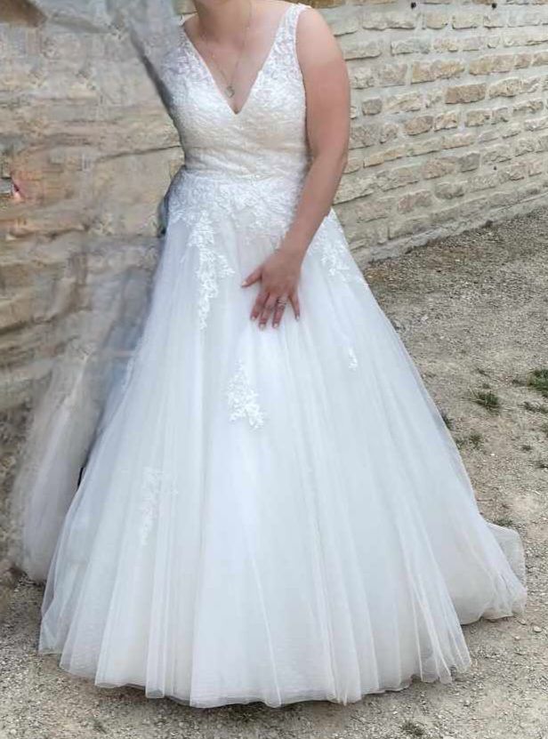 Robe de mari�e avec jupon 
800 Neufch�teau (88)