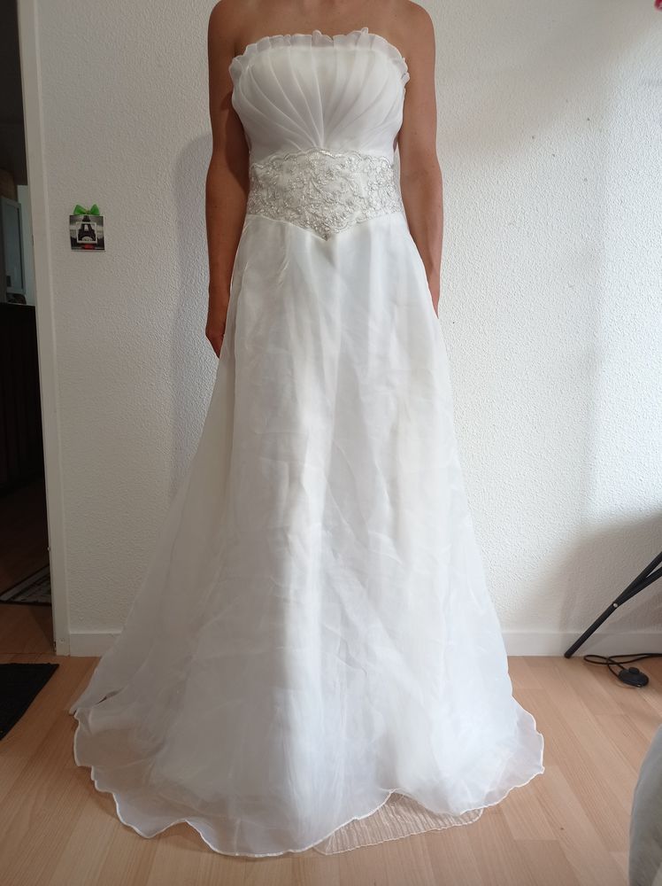 Robe de mari�e bustier. 99 Saint-Seurin-sur-l'Isle (33)