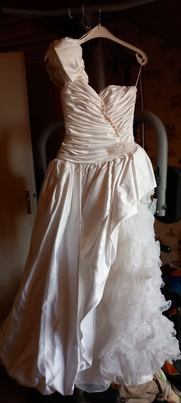 Robe de mari�e de fabrication italienne neuve sans �tiquette 200 Collonges-sous-Sal�ve (74)