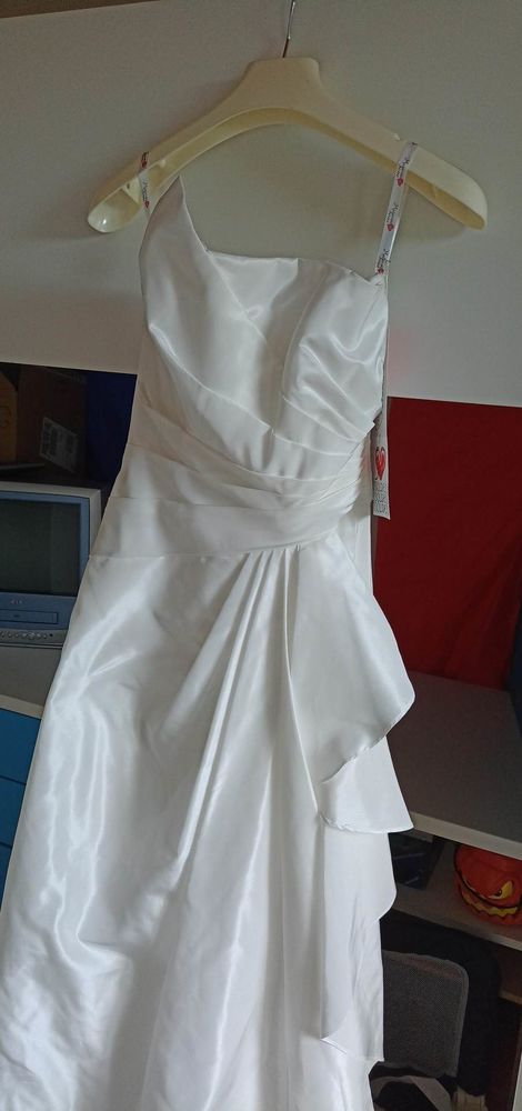 Robe de mari�e jamais port� 180 Leg� (44)