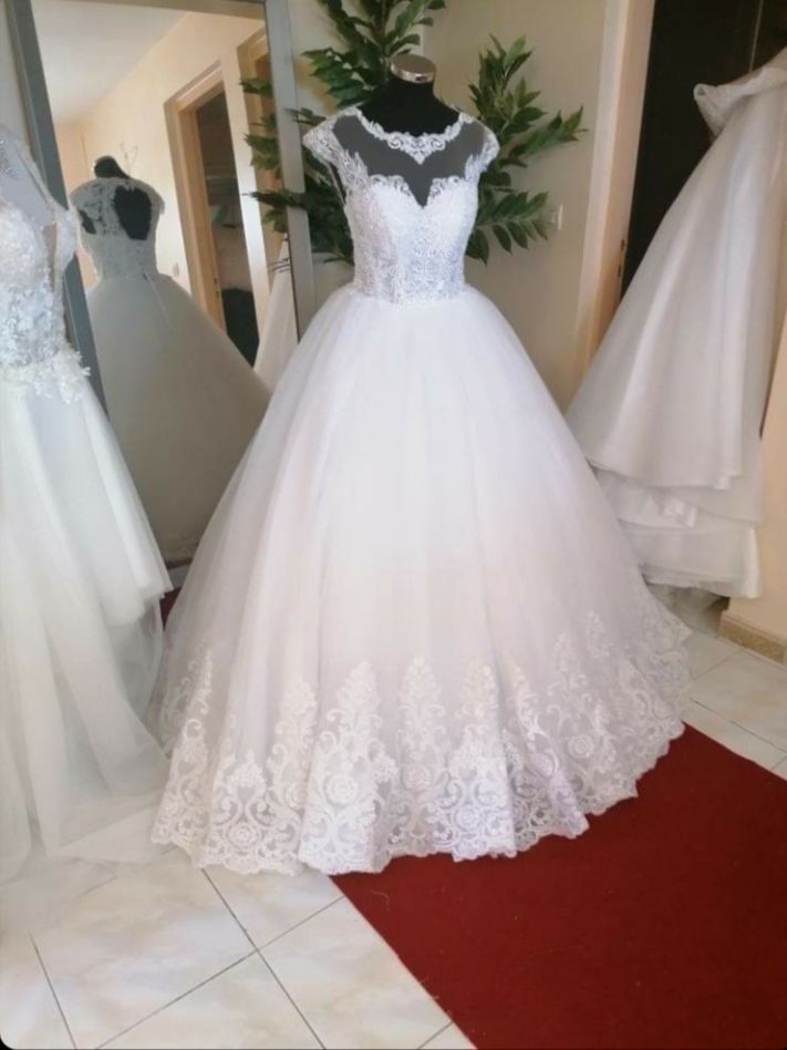 Robe de mari�e princesse neuve 900 Le Lamentin (97)