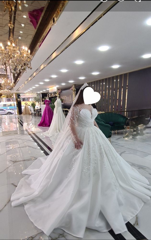 Robe de mari�e princesse tr�s bonne �tat 
Avec la couronne 1400 Gleiz� (69)