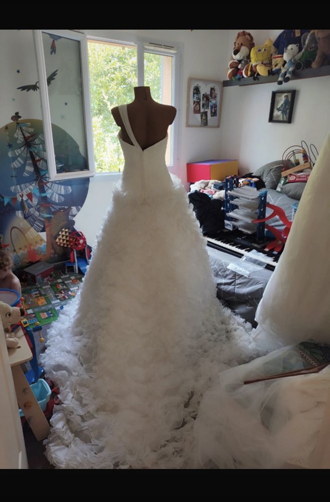 Robe de mari�e style princesse 600 La Courneuve (93)