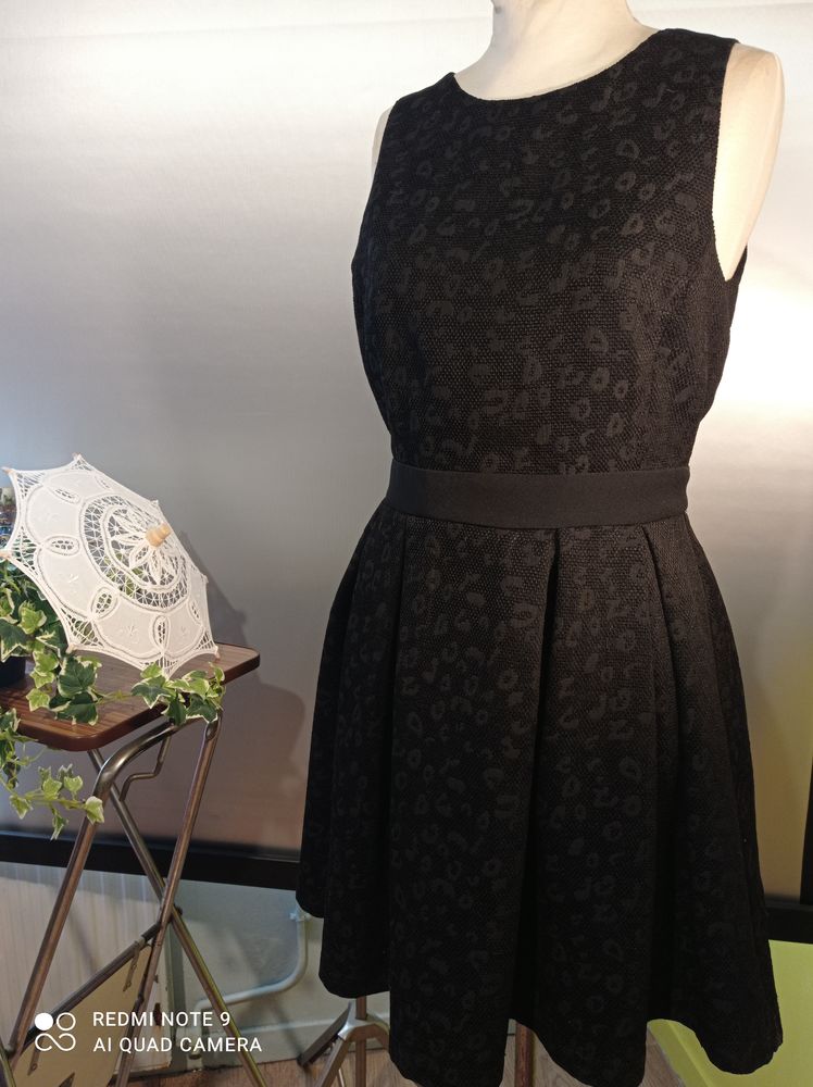 robe noir top coupe chic taille 38 25 Le Havre (76)