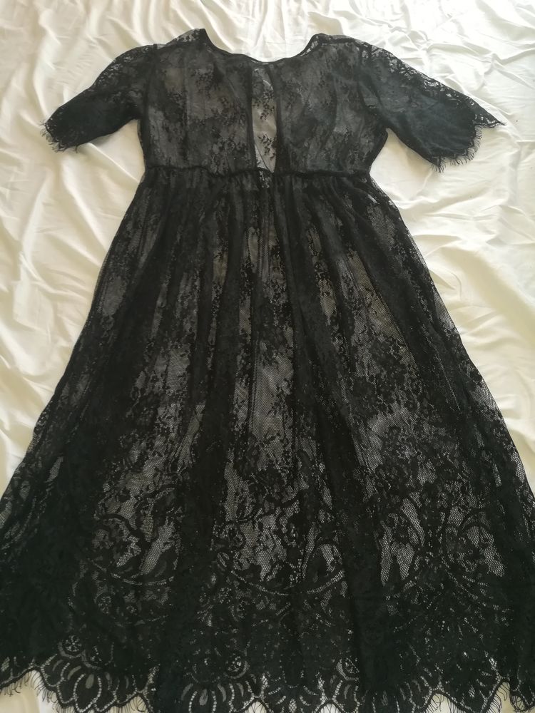 ROBE NOIR DENTELLE T L  40
10 Quincy-sous-S�nart (91)