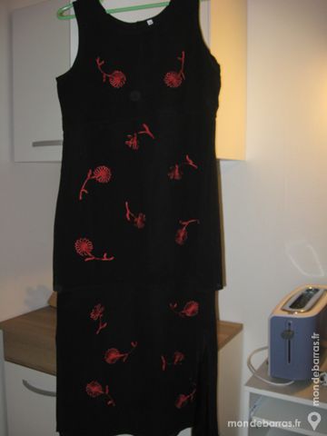 Robe Noire avec fleurs rouges 10 Rambouillet (78)