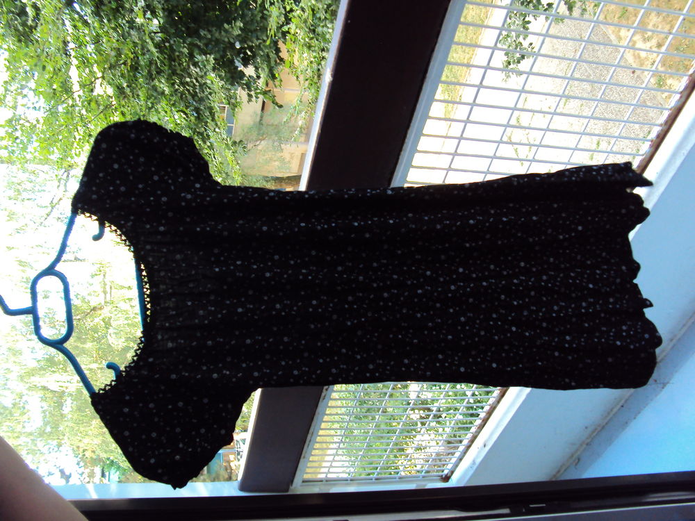 Robe noire avec motif petites fleurs 5 Annecy (74)